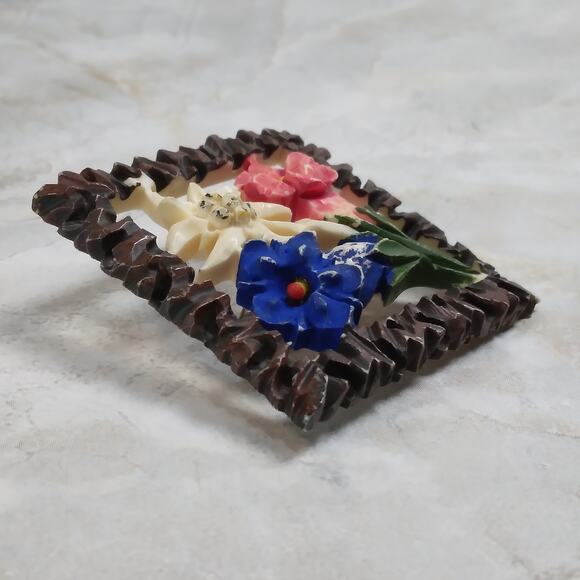 Vintage Hand Carved / Hand Painted Edelweiss Alpine Floral Brooch Pin - Picture 4 of 8